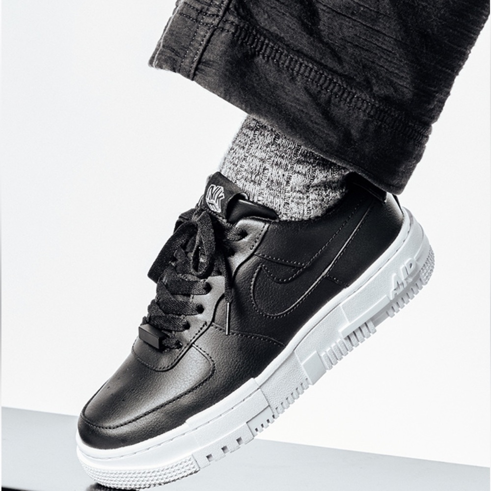 Nike Air Force 1 Pixel Black and White Women’s size 10